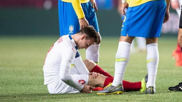 Zraněný Vladimír Darida utkání s Brazílií nedohrál. Zraněný Vladimír Darida utkání s Brazílií nedohrál.
