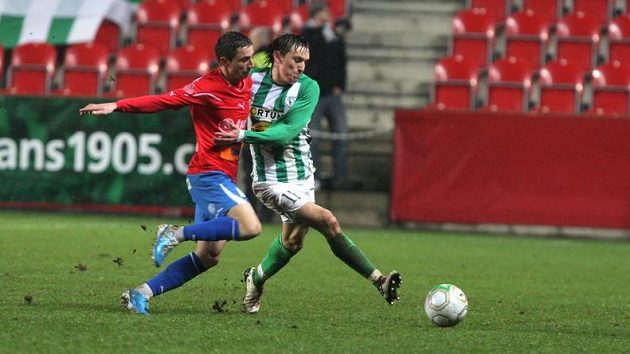 Vitalij Trubila z Bohemians 1905 (vpravo) v souboji s plzeňským Milanem Petrželou. Vitalij Trubila z Bohemians 1905 (vpravo) v souboji s plzeňským Milanem Petrželou.