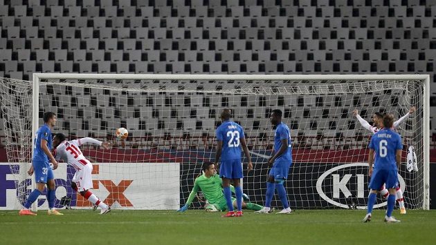 El Fardou Ben Nabouhane z CZ Bělehrad otevírá skóre zápasu s Libercem. El Fardou Ben Nabouhane z CZ Bělehrad otevírá skóre zápasu s Libercem.