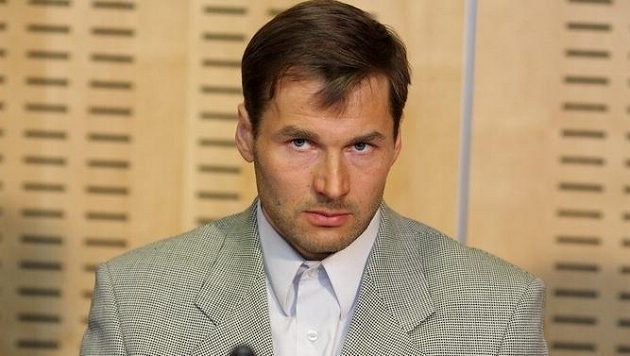 Bývalý estonský běžec na lyžích Andrus Veerpalu dostal za doping dvouletý zákaz činnosti. Bývalý estonský běžec na lyžích Andrus Veerpalu dostal za doping dvouletý zákaz činnosti.