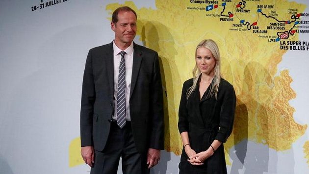 Ředitel Tour de France Christian Prudhomme a šéfka ženského závodu Marion Rousseová. Ředitel Tour de France Christian Prudhomme a šéfka ženského závodu Marion Rousseová.
