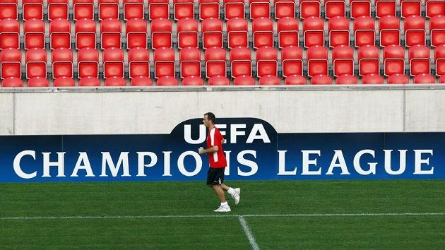 Plzeňský gólman Pavlík se v Edenu rozklusával. Plzeňský gólman Pavlík se v Edenu rozklusával.