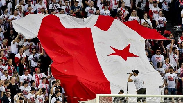 Fanoušci Slavie během derby se Spartou. Fanoušci Slavie během derby se Spartou.