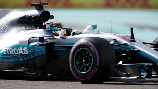 Britský pilot Lewis Hamilton z mercedesu Britský pilot Lewis Hamilton z mercedesu