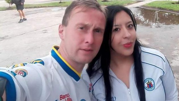 Fotbalový dobrodruh Jaroslav Dolejš a jeho životní láska Patricie. Fotbalový dobrodruh Jaroslav Dolejš a jeho životní láska Patricie.