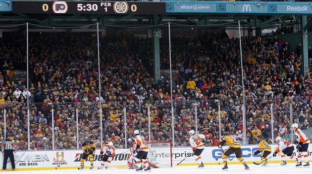 Venkovní utkání NHL mezi Bostonem a Philadelphií Venkovní utkání NHL mezi Bostonem a Philadelphií