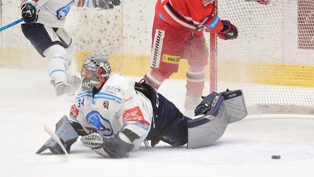 Brankář Plzně Dominik Frodl pouští první gól. Brankář Plzně Dominik Frodl pouští první gól.