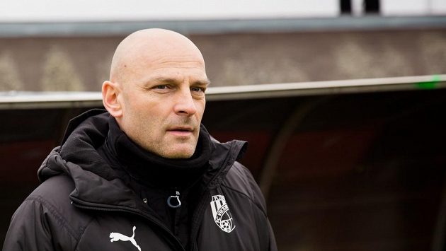 Trenér Viktorie Plzeň Adrián Guľa. Trenér Viktorie Plzeň Adrián Guľa.