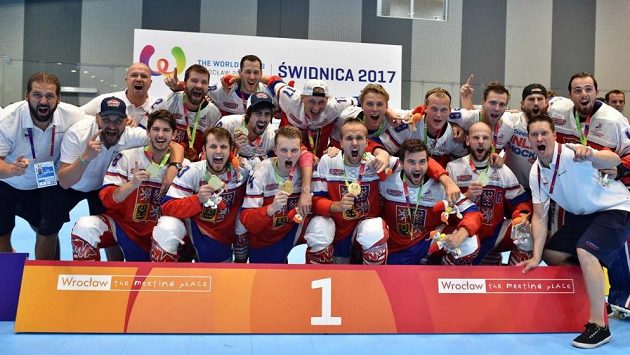 Čeští inline hokejisté se radují ze zlatých medailí na Světových hrách - ilustrační foto. Čeští inline hokejisté se radují ze zlatých medailí na Světových hrách - ilustrační foto.