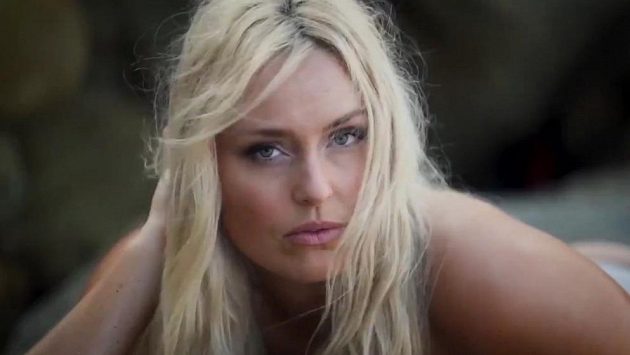 Bývalá americká reprezentantka v alpském lyžování Lindsey Vonnová se fotila v plavkách pro magazín Sports Illustrated. Zdroj: Twitter.com/@SI_Swimsuit Bývalá americká reprezentantka v alpském lyžování Lindsey Vonnová se fotila v plavkách pro magazín Sports Illustrated. Zdroj: Twitter.com/@SI_Swimsuit