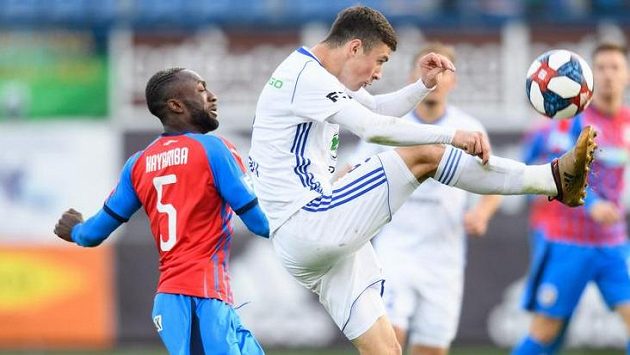 Rus Alexej Tatajev ještě v dresu Mladé Boleslavi při utkání s Plzní. Rus Alexej Tatajev ještě v dresu Mladé Boleslavi při utkání s Plzní.