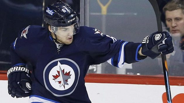 Český útočník Michael Frolík oslavuje svůj gól proti New Jersey Devils. Český útočník Michael Frolík oslavuje svůj gól proti New Jersey Devils.