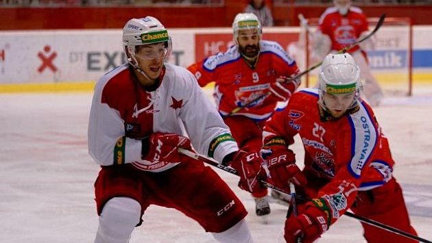 Hokejový útočník Slavie Jiří Doležal. Hokejový útočník Slavie Jiří Doležal.