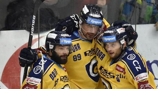 Zleva Zdeněk Okál ze Zlína, Jakub Ferenc ze Zlína, Antonín Honejsek ze Zlína se radují z gólu, vpravo je brankář Litvínova Jaroslav Janus. Zleva Zdeněk Okál ze Zlína, Jakub Ferenc ze Zlína, Antonín Honejsek ze Zlína se radují z gólu, vpravo je brankář Litvínova Jaroslav Janus.