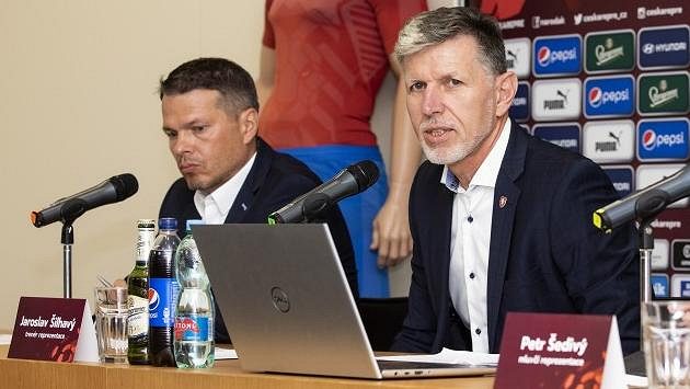 Manažer národního týmu Libor Sionko a trenér Jaroslav Šilhavý se možná už teď chystají na velice náročný start kvalifikace o MS 2022. Manažer národního týmu Libor Sionko a trenér Jaroslav Šilhavý se možná už teď chystají na velice náročný start kvalifikace o MS 2022.
