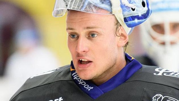 Brankář Vítek Vaněček během tréninku v rámci letního kempu hokejové reprezentace Brankář Vítek Vaněček během tréninku v rámci letního kempu hokejové reprezentace