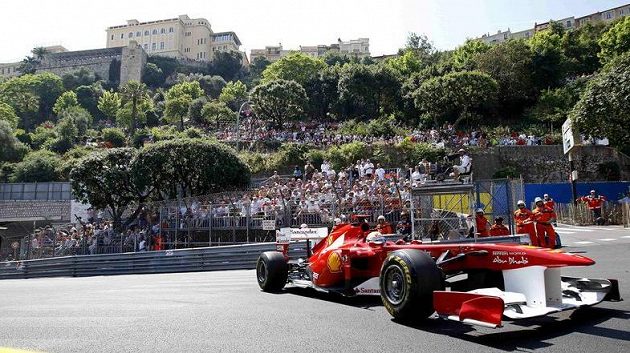 Fernando Alonso s vozem ferrari při tréninku na Velkou cenu Monaka. Fernando Alonso s vozem ferrari při tréninku na Velkou cenu Monaka.