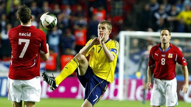 Darren Fletcher (vpravo) už může proti České republice nastoupit Darren Fletcher (vpravo) už může proti České republice nastoupit