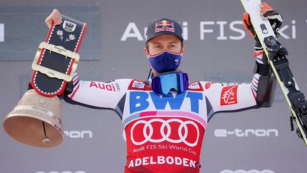 Francouz Alexis Pinturault slaví svůj triumf. Francouz Alexis Pinturault slaví svůj triumf.