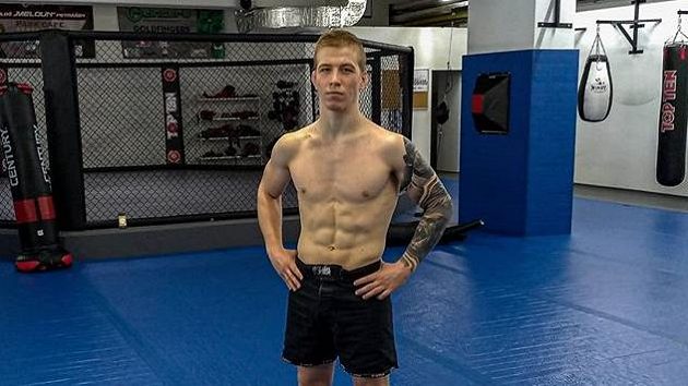 Jakub Tichota. Uspěje v premiéře mezi profesionály? Jakub Tichota. Uspěje v premiéře mezi profesionály?