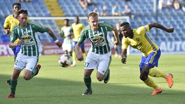 Zleva Antonín Vaníček, Jiří Bederka z Bohemians a Ubong Mosses Ekpai ze Zlína. Zleva Antonín Vaníček, Jiří Bederka z Bohemians a Ubong Mosses Ekpai ze Zlína.
