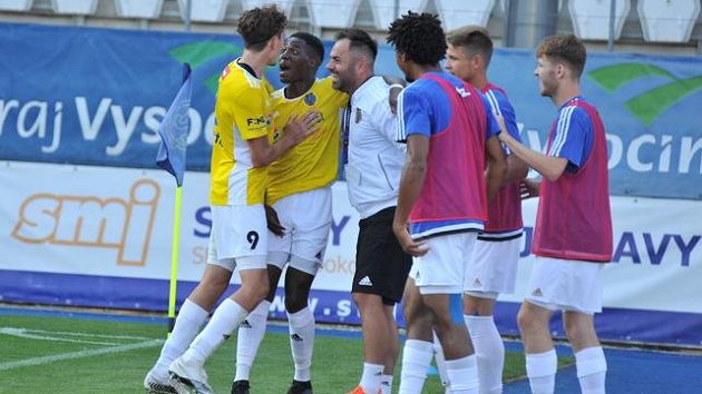 Fotbalisté Vysočiny Jihlava se radují. Fotbalisté Vysočiny Jihlava se radují.