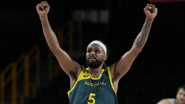 Australská basketbalová hvězda Patty Mills při olympijském zápase se Slovinskem. Australská basketbalová hvězda Patty Mills při olympijském zápase se Slovinskem.