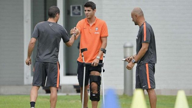 Álvaro Morata se hned na svém prvním tréninku v Juventusu zranil. Álvaro Morata se hned na svém prvním tréninku v Juventusu zranil.