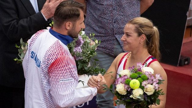 Dominika Cibulková s trenérem Matejem Liptákem během nedávného fedcupového utkání, kde Cibulková naposledy nastoupila za Slovensko (ilustrační foto) Dominika Cibulková s trenérem Matejem Liptákem během nedávného fedcupového utkání, kde Cibulková naposledy nastoupila za Slovensko (ilustrační foto)