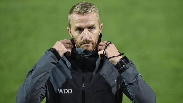 Kouč Gentu Wim de Decker při tréninku v Liberci. Kouč Gentu Wim de Decker při tréninku v Liberci.