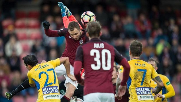 Sparťan Michal Kadlec dává gól proti Teplicím. Sparťan Michal Kadlec dává gól proti Teplicím.
