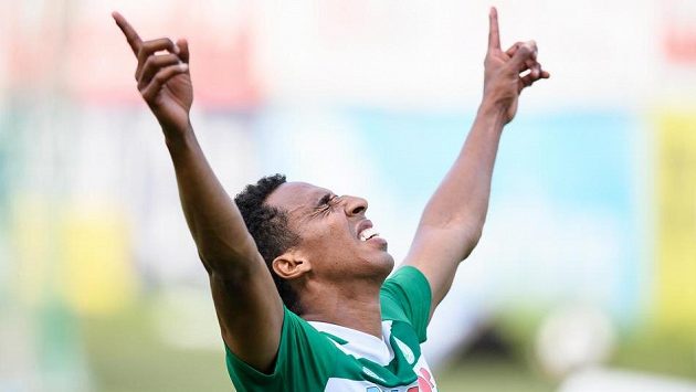 Jhon Mosquera z Bohemians oslavuje svůj druhý gól během utkání ve skupině o Evropu se Slováckem. Jhon Mosquera z Bohemians oslavuje svůj druhý gól během utkání ve skupině o Evropu se Slováckem.