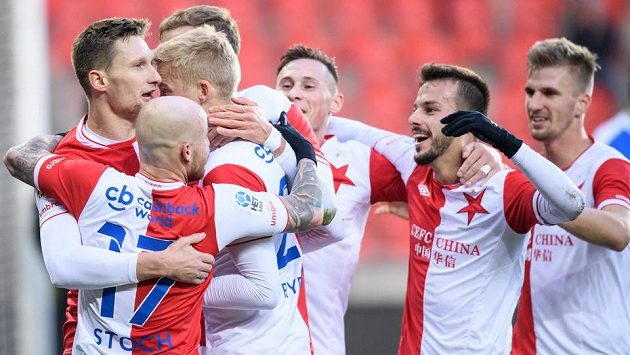 Fotbalisté Slavie zleva Milan Škoda, Michal Frydrych, Miroslav Stoch, Jan Bořil, Jakub Hromada a Jakub Jugas oslavují gól během čtvrtfinále MOL Cupu s Libercem. Fotbalisté Slavie zleva Milan Škoda, Michal Frydrych, Miroslav Stoch, Jan Bořil, Jakub Hromada a Jakub Jugas oslavují gól během čtvrtfinále MOL Cupu s Libercem.