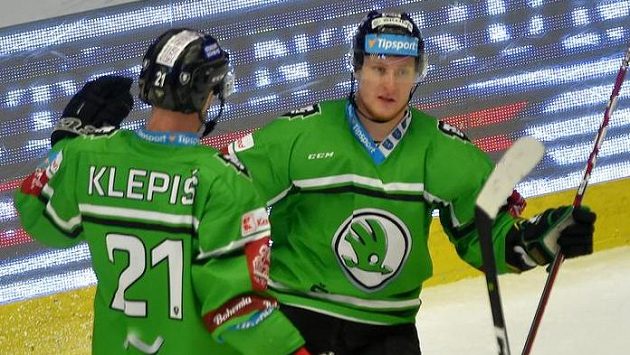 Zleva Jakub Klepiš a Adam Zbořil ase radují z gólu. Zleva Jakub Klepiš a Adam Zbořil ase radují z gólu.