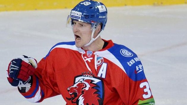 Útočník Niko Kapanen ze Lva se raduje z gólu. Útočník Niko Kapanen ze Lva se raduje z gólu.