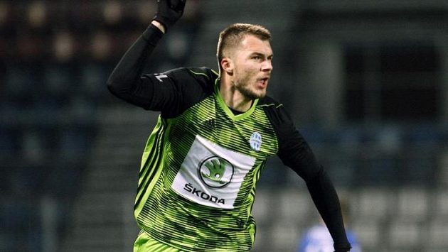 Nikolaj Komličenko z Mladé Boleslavi slaví hattrick v Olomouci. Nikolaj Komličenko z Mladé Boleslavi slaví hattrick v Olomouci.