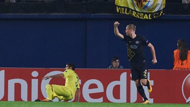 Obránce Osmanlisporu Václav Procházka slaví gól v síti Villarrealu, na němž se podílel přihrávkou. Obránce Osmanlisporu Václav Procházka slaví gól v síti Villarrealu, na němž se podílel přihrávkou.