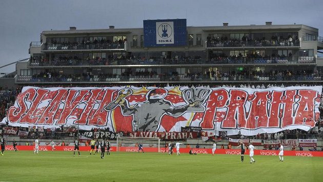 Choreo fanoušků Slavie během finále MOL Cupu. Choreo fanoušků Slavie během finále MOL Cupu.