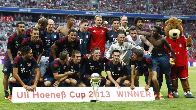 Mnichovský Bayern získal v letní přípravě už druhou trofej. Mnichovský Bayern získal v letní přípravě už druhou trofej.
