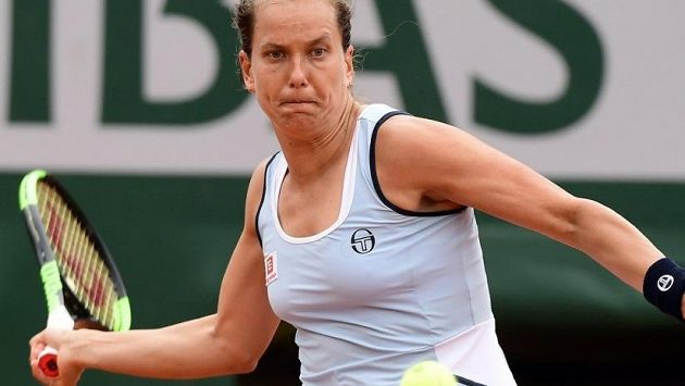 Barbora Strýcová nestačila v prvním kole French Open na Samanthu Stosurovou. Barbora Strýcová nestačila v prvním kole French Open na Samanthu Stosurovou.