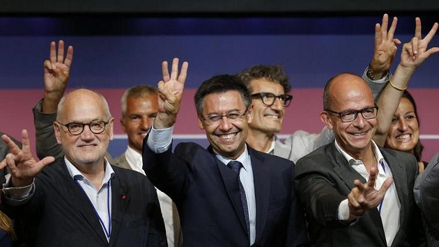 Josep Maria Bartomeu (uprostřed), prezident barcelonského klubu. Josep Maria Bartomeu (uprostřed), prezident barcelonského klubu.