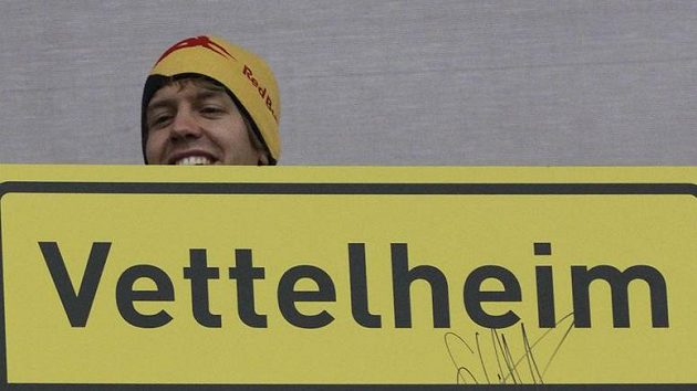 Po zisku titulu mistra světa formule 1 byl Vettelův rodný Heppenheim dočasně přejměnován na Vettelheim. Po zisku titulu mistra světa formule 1 byl Vettelův rodný Heppenheim dočasně přejměnován na Vettelheim.