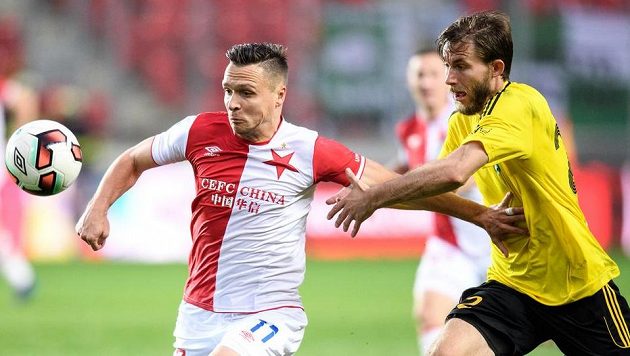 Stanislav Tecl ze Slavie a Jan Hošek z Karviné. Teď už bude obránce Hošek nastupovat za Teplice. Stanislav Tecl ze Slavie a Jan Hošek z Karviné. Teď už bude obránce Hošek nastupovat za Teplice.