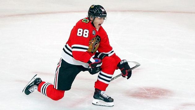 Patrick Kane (88) z Chicaga. Patrick Kane (88) z Chicaga.