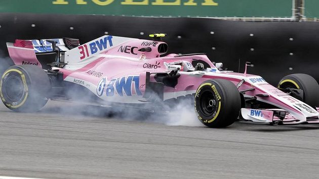 Francouz Esteban Ocon ze stáje Force India svůj monopost nešetří. Francouz Esteban Ocon ze stáje Force India svůj monopost nešetří.