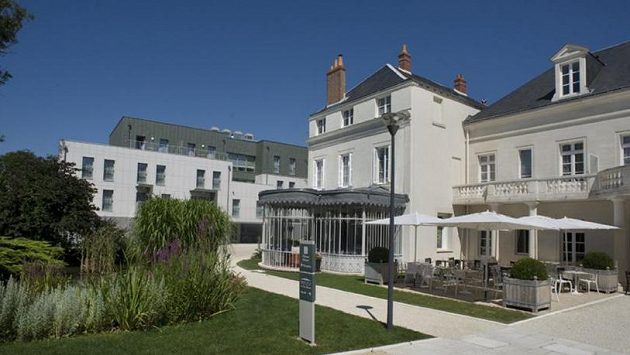 Česká fotbalová reprezentace najde během evropského šampionátu domov v hotelu Clarion Chateau Belmont v Tours. Česká fotbalová reprezentace najde během evropského šampionátu domov v hotelu Clarion Chateau Belmont v Tours.