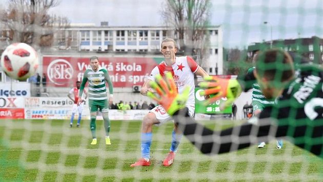 Tomáš Souček ze Slavie proměňuje penaltu proti Bohemians 1905. Tomáš Souček ze Slavie proměňuje penaltu proti Bohemians 1905.