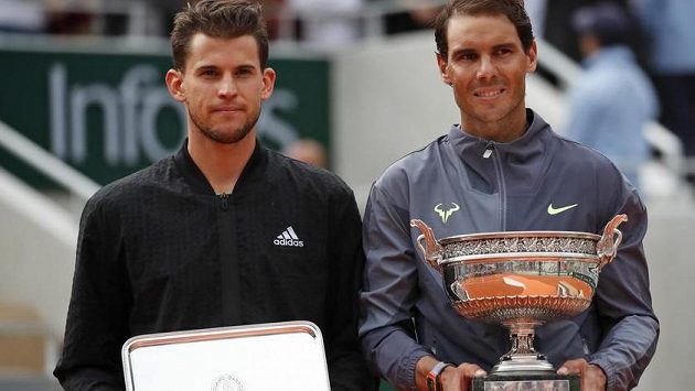 Rafael Nadal s poraženým finalistou Dominicem Thiemem Rafael Nadal s poraženým finalistou Dominicem Thiemem
