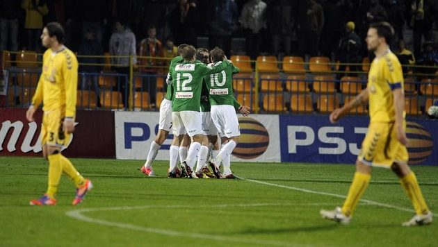 Fotbalisté Jablonce se radují z rozhodujícího gólu proti Jihlavě. Fotbalisté Jablonce se radují z rozhodujícího gólu proti Jihlavě.