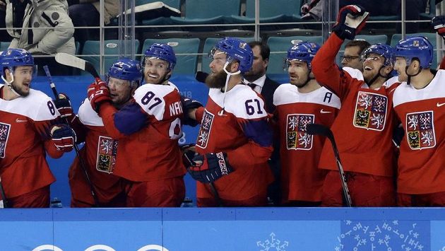 Je to tam, čeští hokejisté postoupili do semifinále olympijského turnaje, porazili tým USA 3:2 po samostatných nájezdech. Je to tam, čeští hokejisté postoupili do semifinále olympijského turnaje, porazili tým USA 3:2 po samostatných nájezdech.
